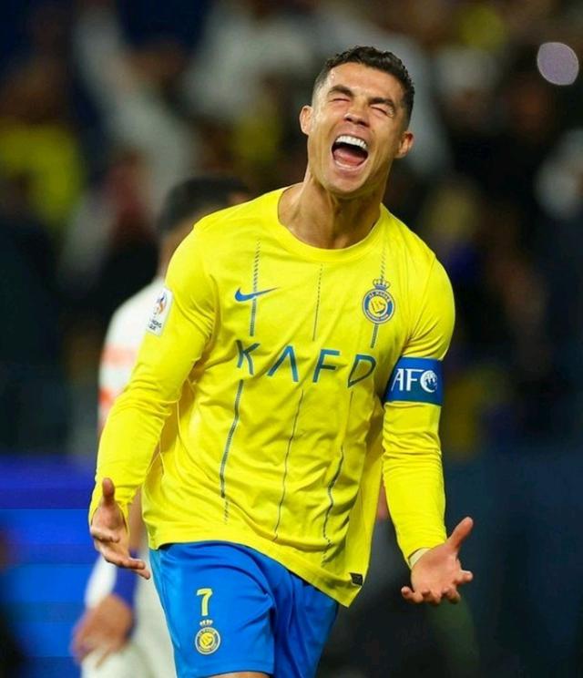 齐达内晒和樊振东打球照片，足球界与乒乓球界梦幻联动，网友：好帅！