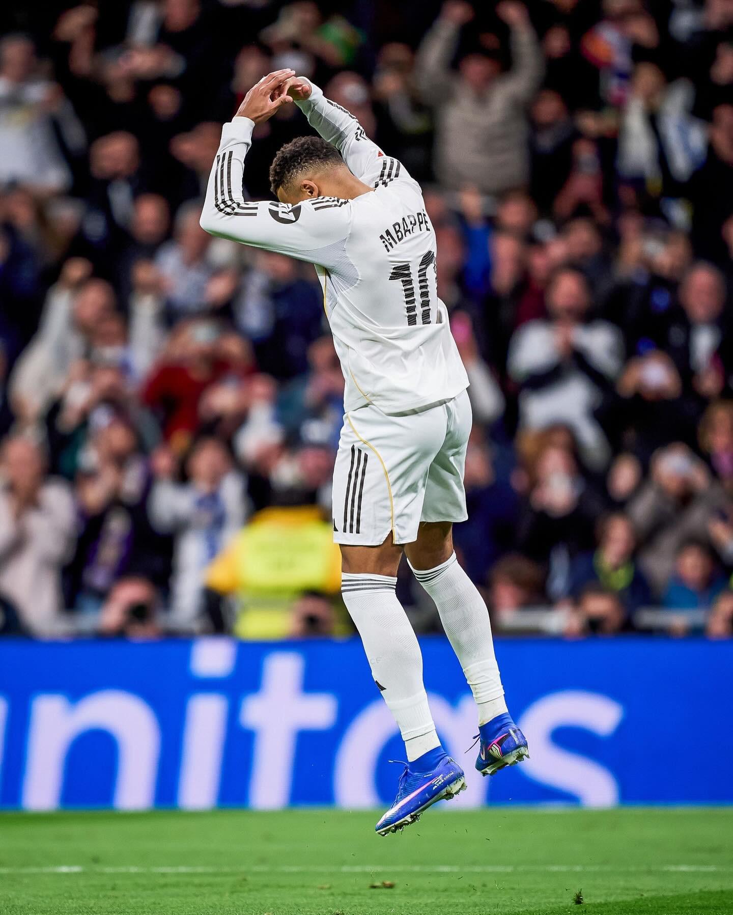 拜仁vs弗赖堡：奥利塞、比朔夫首发，基米希、伊藤洋辉替补