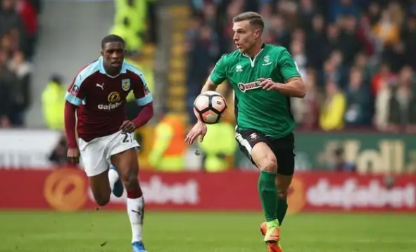 支持河南队，一河南球迷从航体骑三轮车前往足协杯决赛地苏州