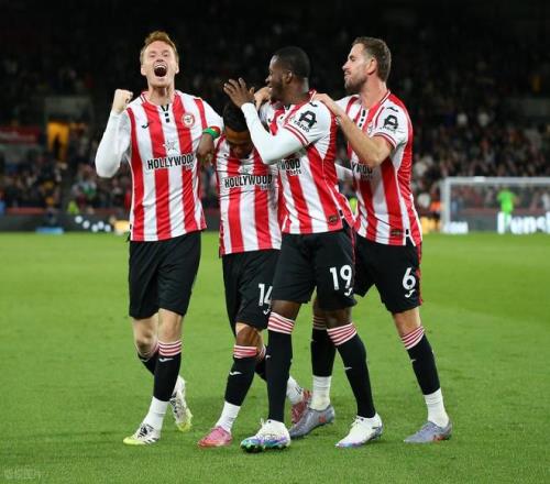 维蒂尼亚是第九位欧冠对英格兰球队戴帽球员，也是葡萄牙首人