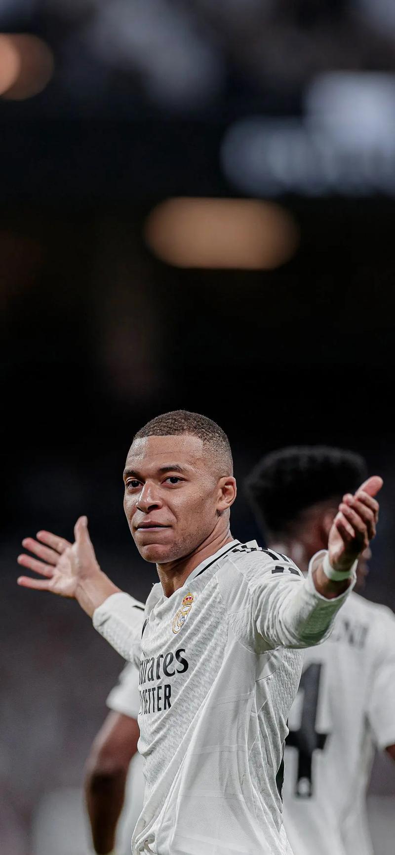 北青：邵佳一首期国足集训最早明年1月，将推进年轻化进程