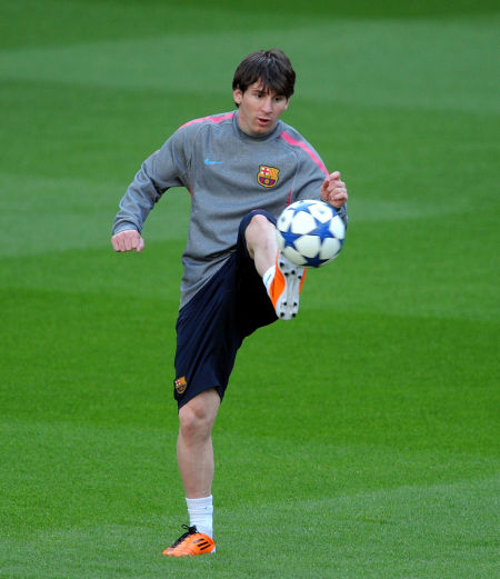 半场战报：勒沃库森0-1多特，安塞尔米诺头槌破门